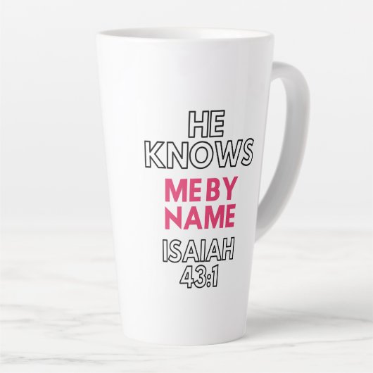 彼は私をイザヤ43時1分という名で知っている カフェラテマグ (右アングル)