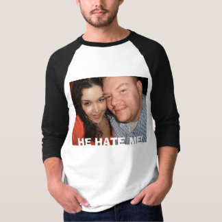 彼は私を憎みます! Tシャツ
