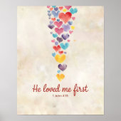 彼は私を最初に愛した – 1ヨハネ4:19水彩ハート ポスター (正面)