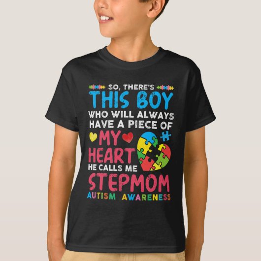 彼は私を義母の自閉症と呼ぶ少年がいる Tシャツ (正面)