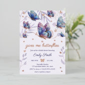 彼は私与え蝶ブライダルシャワーラベンダー 箔招待状 (立ち正面)