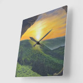 彼は立ち上がった！ スクエア壁時計 (傾斜)