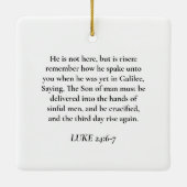 彼は蝶ライラック紫の復活祭を起こした セラミックオーナメント (裏面)