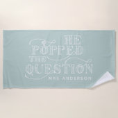 彼は質問婚約のビーチタオルをぽんと鳴らしました ビーチタオル (正面)