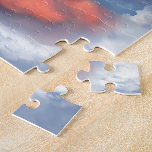 彼は雲が付いている上がった険しい十字を有します ジグソーパズル (側面)