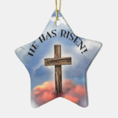 彼は雲に覆われたゴツゴツした十字架を起こした セラミックオーナメント (左)