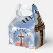 彼は雲に覆われたゴツゴツした十字架を起こした フェイバーボックス (裏面サイド)