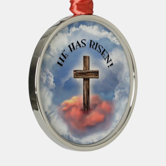 彼は雲に覆われたゴツゴツした十字架を起こした メタルオーナメント (右)