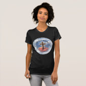 彼は雲に覆われたゴツゴツした十字架を起こした Tシャツ (正面フル)