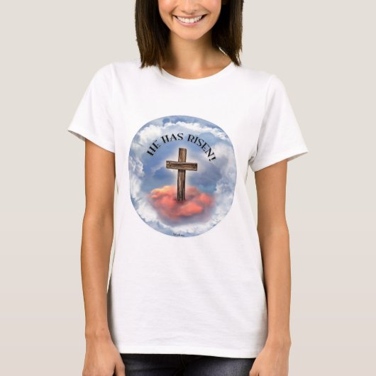 彼は雲に覆われたゴツゴツした十字架を起こした Tシャツ (正面)