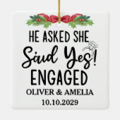 彼は頼彼女が私たちの最初のYesを言婚約したった セラミックオーナメント (裏面)