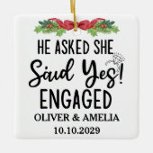 彼は頼彼女が私たちの最初のYesを言婚約したった セラミックオーナメント (正面)