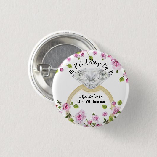 彼は、その上にリングや輪を載せたダモダンイヤフローラ 缶バッジ (正面&裏面)