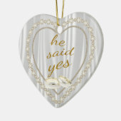 彼は、写真の婚約賛成しました セラミックオーナメント (左)