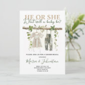 彼または彼女のニュートラルBoho赤ちゃん服ジェンダーが明らかにする 招待状 (スタンド正面)