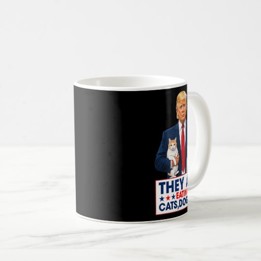 彼らおもしろいは猫とペットの犬だ コーヒーマグカップ (正面右)