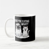 彼らおもしろいは食べ犬の彼らの食べCaだ コーヒーマグカップ (左)