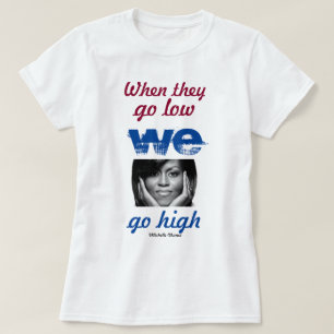 彼らが低くなると、私たちは高くなる – ミシェル・オバマ Tシャツ