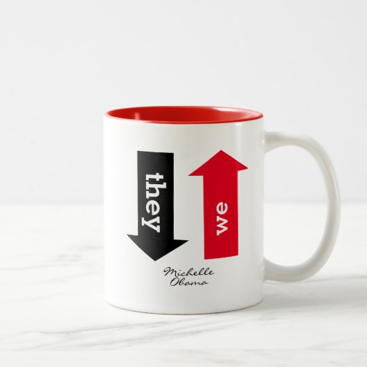 彼らが低く行くとミシェル・オバマ ツートーンマグカップ (右)