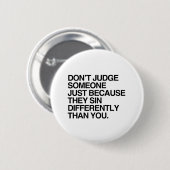 彼らが別様に罪を犯すので誰かを判断しないで下さい 缶バッジ (正面&裏面)