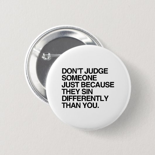 彼らが別様に罪を犯すので誰かを判断しないで下さい 缶バッジ (正面&裏面)