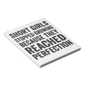 彼らが達しストップて成長する短い女の子 ノートパッド (アングル)