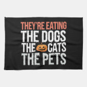彼らの食べ犬たち猫たちペットのハロウィーン キッチンタオル (横)
