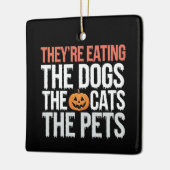 彼らの食べ犬たち猫たちペットのハロウィーン セラミックオーナメント (左)