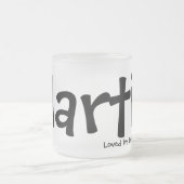 彼らはあなたに愛されている – マグカップ(パーソナライズ) フロストグラスマグカップ (中央)