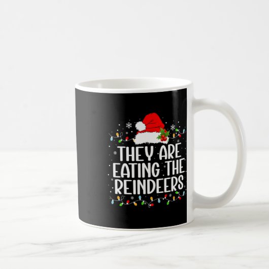 彼らはトナ食べカイのクリスマスおもしろいティーだ コーヒーマグカップ (右)