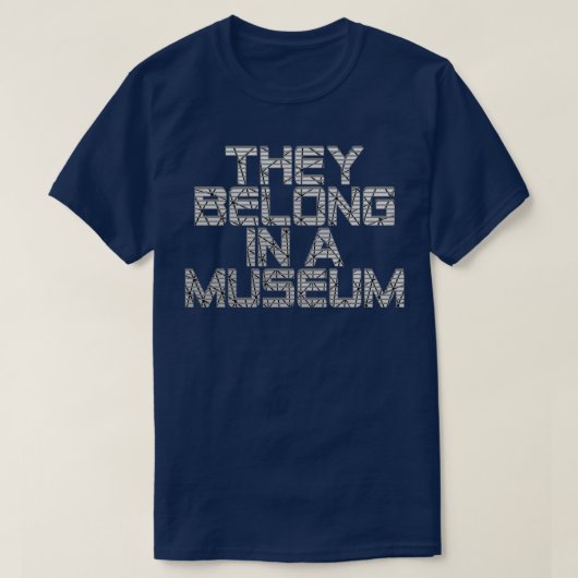 彼らは博物館に所属している Tシャツ (デザイン正面)