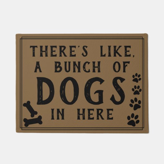 彼らは好き、ここで多くの犬のおもしろい犬恋人 ドアマット (正面)