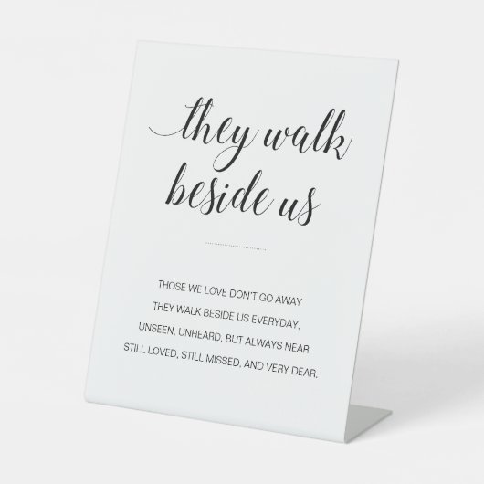 彼らは我々の詩の記念結婚の横を歩く 台座サイン (正面)
