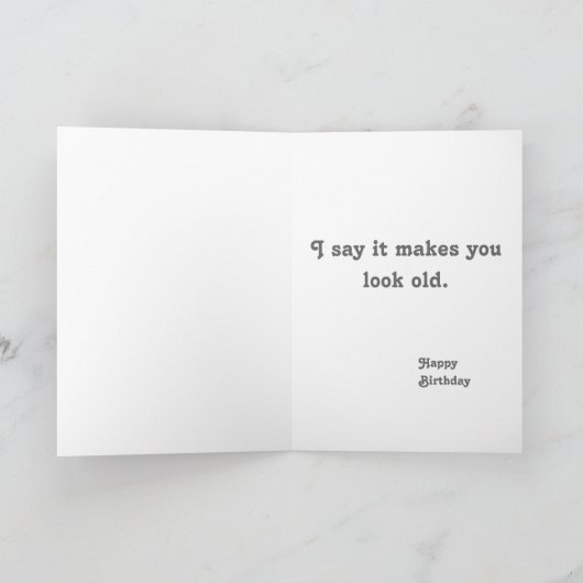 彼らは灰色の髪の毛を見ると目立つ。 カード (内部)