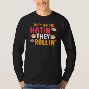 彼らは私が回転を見る彼らは寿司フードパンを持っている Tシャツ