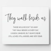 彼らは私たちの詩の記念碑の横を歩結婚く フォトプラーク (正面)