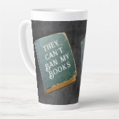 彼らは私の本を禁じることができない カフェラテマグ (左アングル)