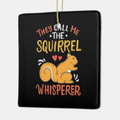彼らは私をリスのささやきと呼ぶ セラミックオーナメント (左)