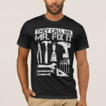 彼らは私をFix It Funny Handyman氏のパパの父と電話します Tシャツ<br><div class="desc">カッコいい、おもしろいな"彼らは私をFix It Funny Hand建設作業員及び掘削機の運転者のための氏の"とギフト電話します。 友人のためのユーモアのあるな記念日のデザイン。 車、自動車、オートバイ及びスポーツ・ファンのために適した。</div>