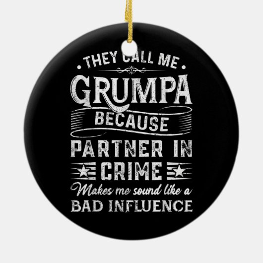 彼らは私をGrumpa Teeクリスマスファーザーと呼ぶ セラミックオーナメント (裏面)