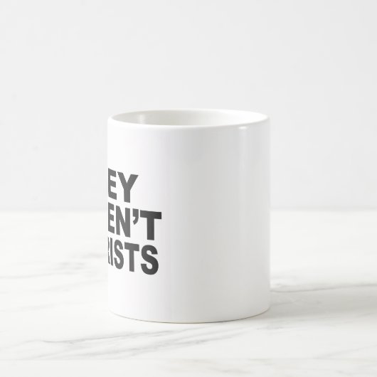 彼らは観光客ではない コーヒーマグカップ (中央)