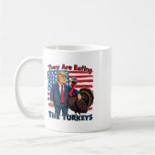彼らは食べターキーのドおもしろいナルドトランプTha コーヒーマグカップ (左)