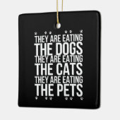 彼らは食べペットのトランプの猫である セラミックオーナメント (左)