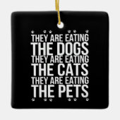 彼らは食べペットのトランプの猫である セラミックオーナメント (正面)