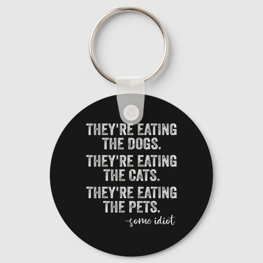 彼らは食べペットの飼い犬だおもしろい キーホルダー (正面)