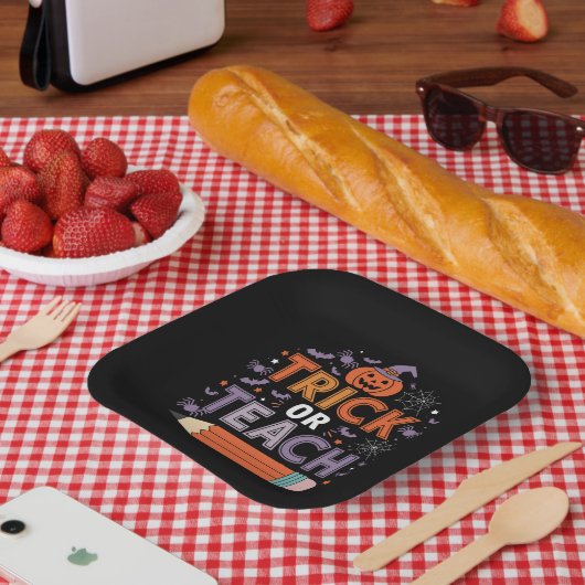 彼らは食べ犬と猫とペットのハロウィン ペーパープレート (ピクニック)