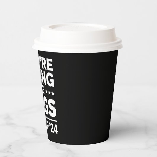 彼らは食べ犬のディベートおもしろいトランプ引用文 紙コップ (左)