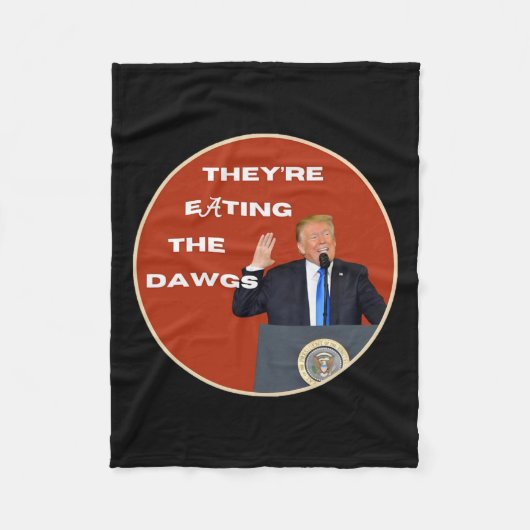 彼らは食べ犬のDawgsはPresiのためにトランプを投票 フリースブランケット (正面)