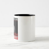 彼らは食べThe Dogs Trump 2024の討論だ ツートーンマグカップ (中央)