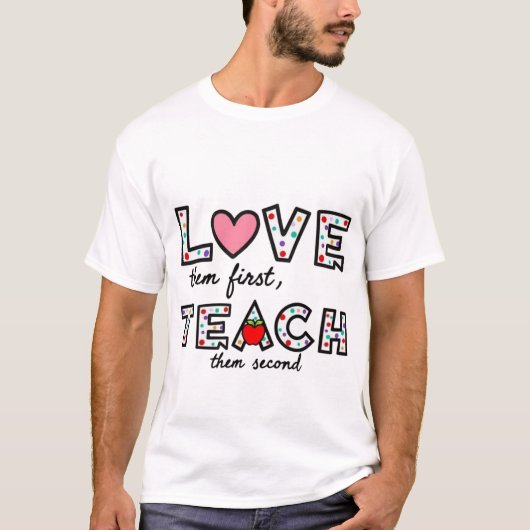 彼らを最初に愛教えし、第二に – 感動的 Tシャツ (正面)